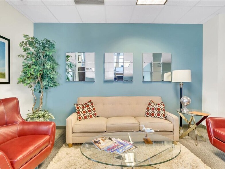 More Photos Of 8001 S InterPort Blvd, Englewood Office For Lease