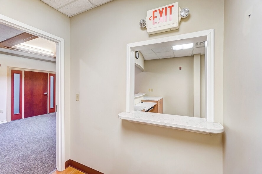 More Photos Of 916-920 W Market St, Lima Medical For Lease