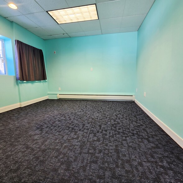 More Photos Of 106 N Franklin St, Pen Argyl Office For Lease