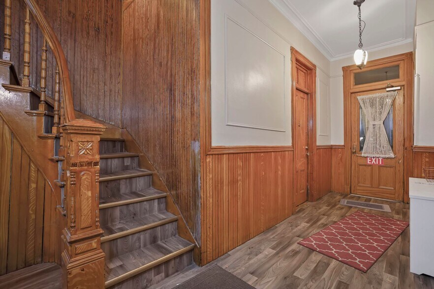 More Photos Of 1920 Palmetto St, Ridgewood Dormitory For Sale