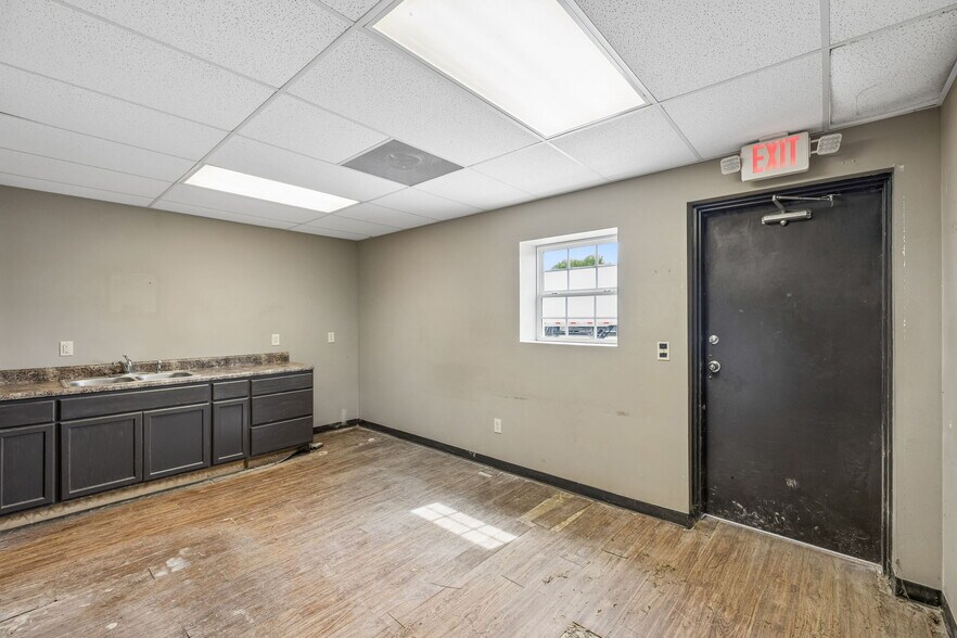 More Photos Of 1311 W College St, Murfreesboro Industrial For Sale