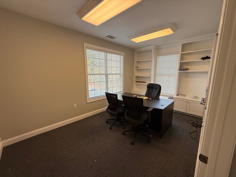 More Photos Of 3105 Creekside Village Dr, Kennesaw Office For Sale