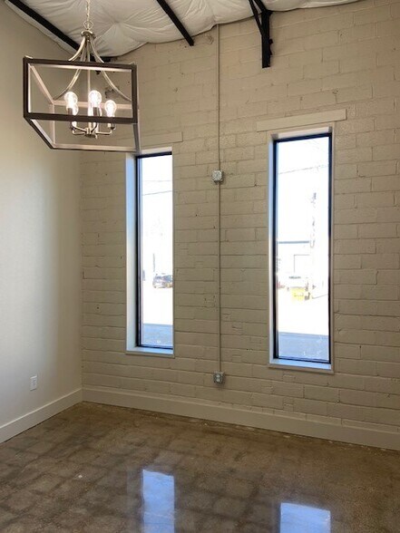 More Photos Of 1352 Chemical St, Dallas Flex For Lease