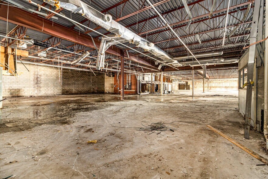 More Photos Of 3232 Central Ave, Lake Station Supermarket For Lease