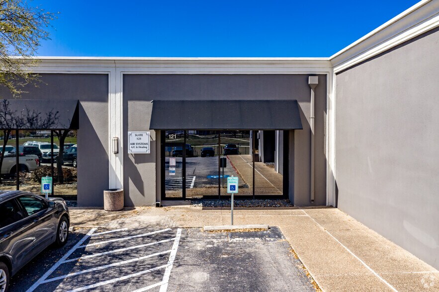 More Photos Of 3700 Fredericksburg Rd, San Antonio General Retail For Lease