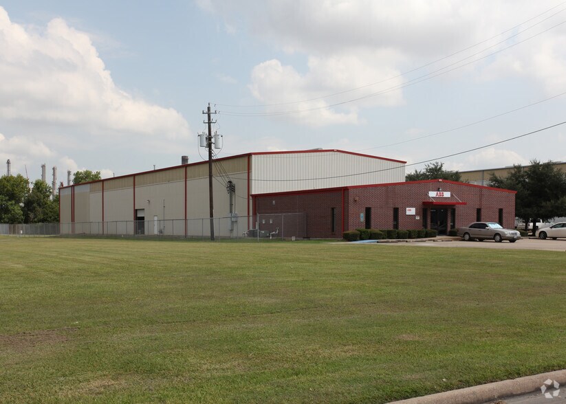 Primary Photo Of 1109 Howard St, Deer Park Manufacturing For Lease