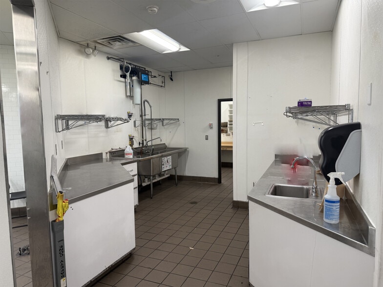 More Photos Of 4309 N George Street Ext, Manchester Convenience Store For Sale