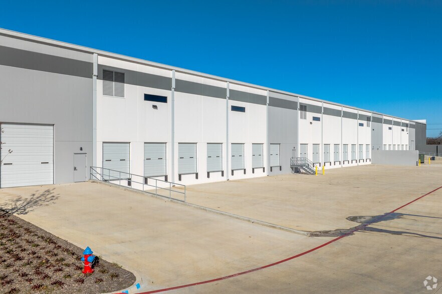 More Photos Of 1500 N Mayhill Rd, Denton Manufacturing For Lease