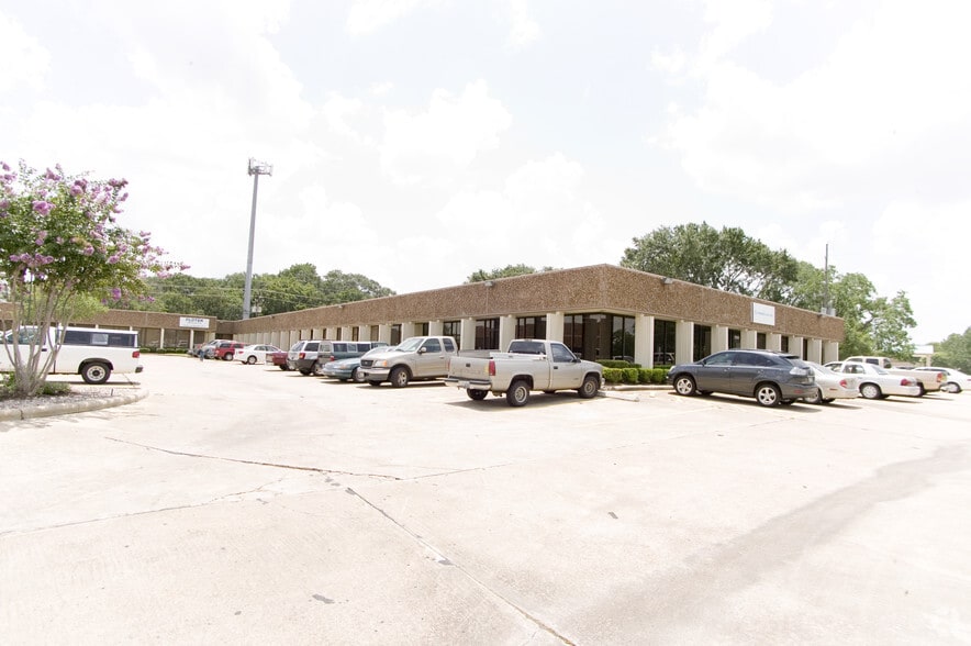 More Photos Of 7000-7070 Empire Central Dr, Houston Warehouse For Lease