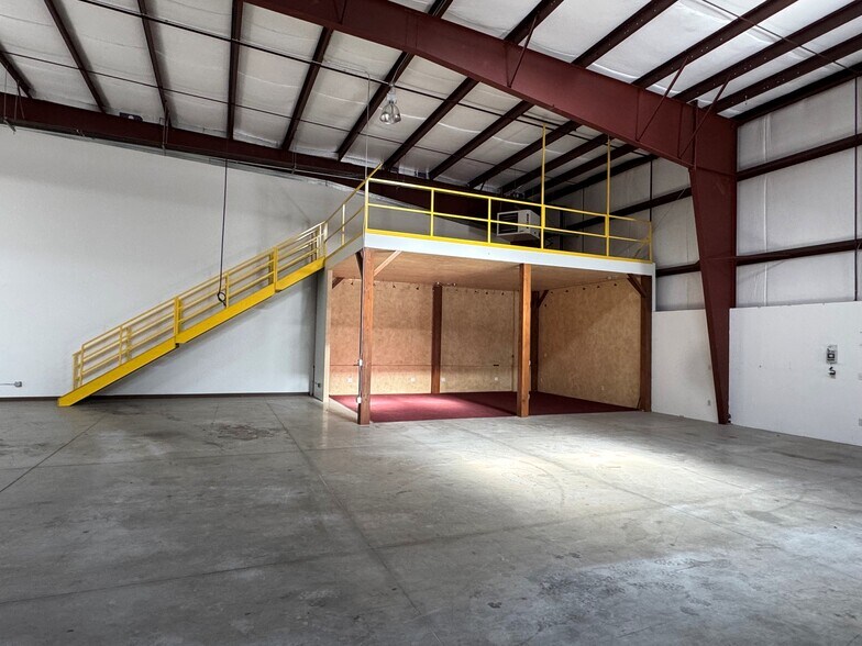 More Photos Of 2720 Taxiway Delta Ste 60, Carson City Airplane Hangar For Sale