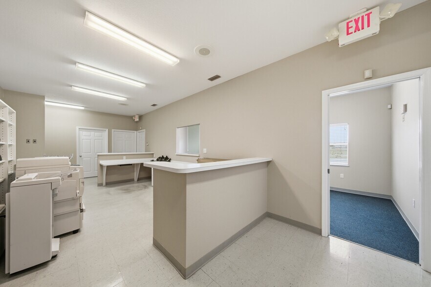 More Photos Of 401 W Interlake Blvd, Lake Placid Office For Sale