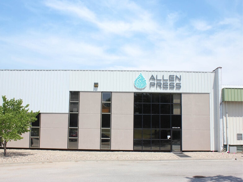 More Photos Of 800-810 E 10th St, Lawrence Flex For Sale