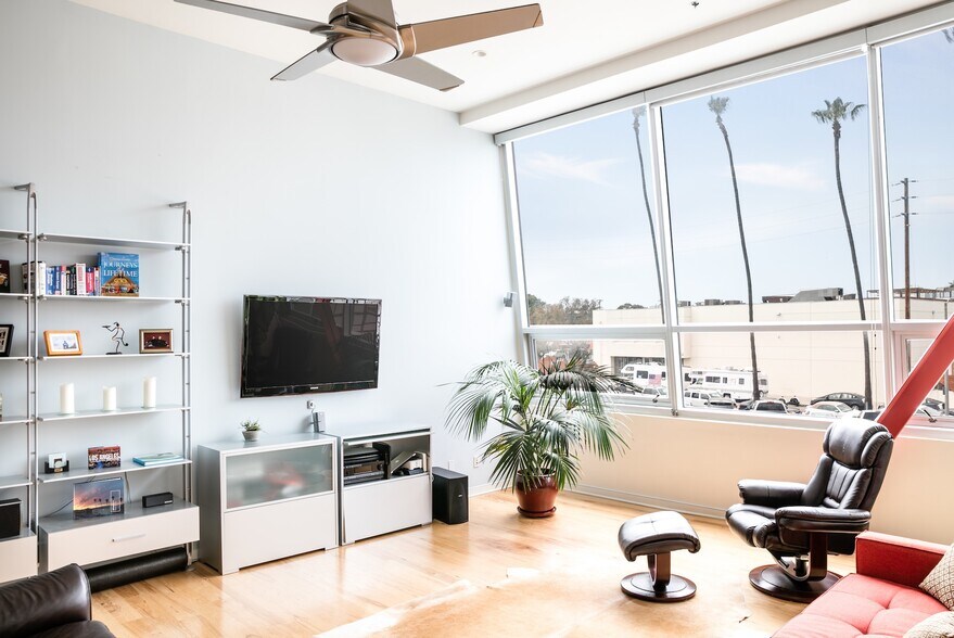 More Photos Of 615 Hampton Dr, Venice Apartments For Sale