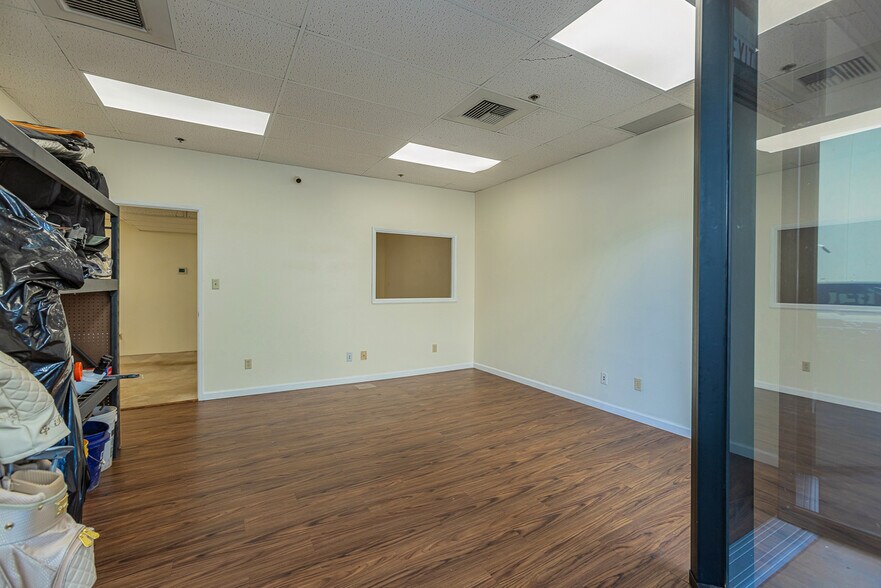 More Photos Of 300 Ohukai Rd, Kihei Showroom For Sale