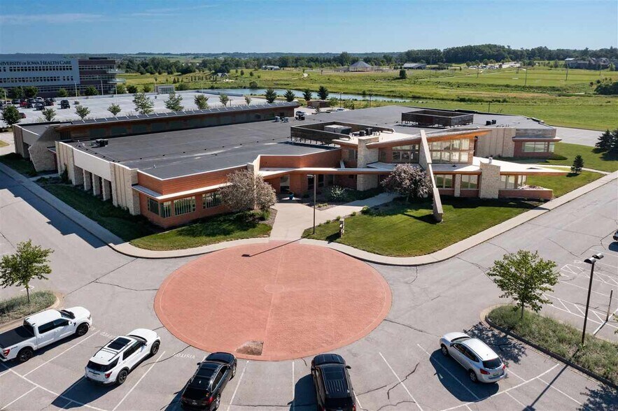 More Photos Of 3273 Ridgeway Dr, Coralville Office For Lease