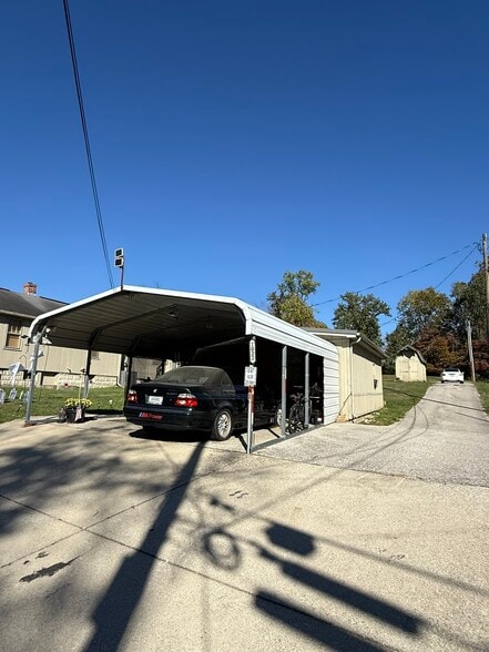More Photos Of 1016 W Country Club Dr, Bloomington Multifamily For Sale