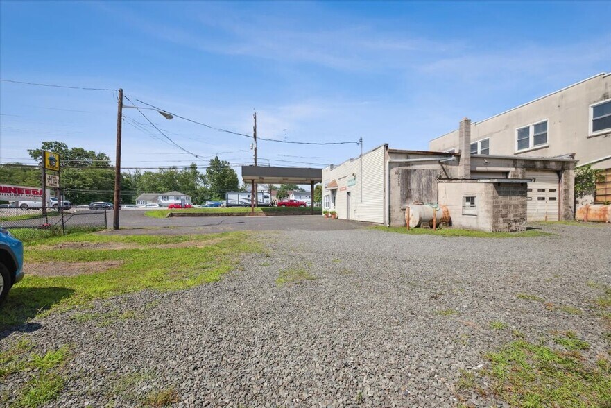 More Photos Of 403 US Highway 202, Raritan Auto Repair For Lease