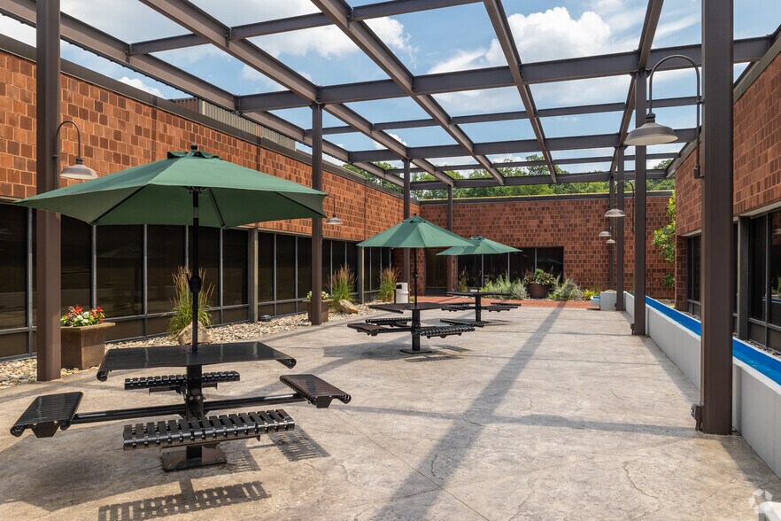 More Photos Of 307 College Rd E, Princeton Research And Development For Lease