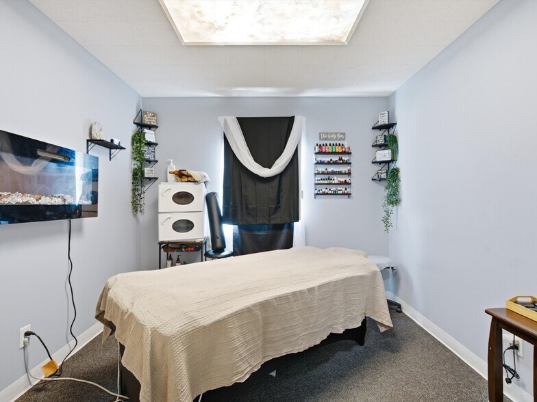 More Photos Of 35000-35008 Division Rd, Richmond Medical For Sale