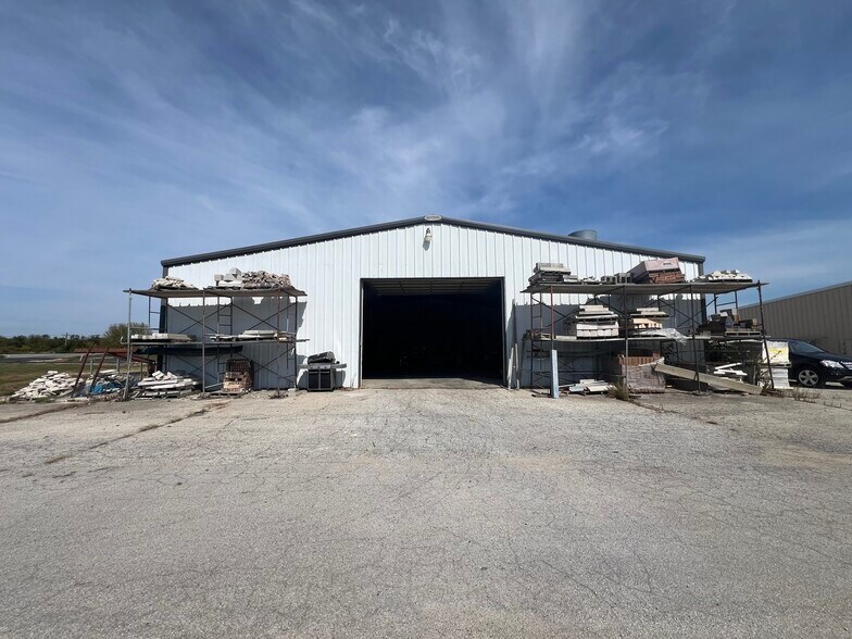 More Photos Of 1730 W Church St, Sandwich Auto Repair For Sale