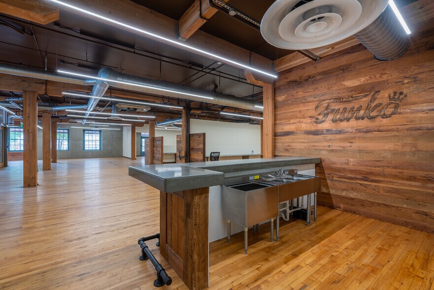 More Photos Of 448 W Market St, San Diego Office For Lease