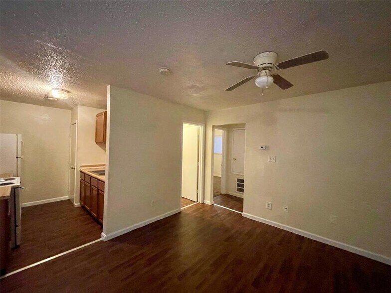 More Photos Of 2003 Phillips St, Prairie View Apartments For Sale