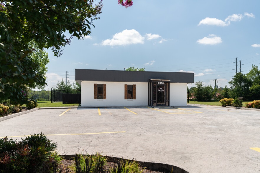 Primary Photo Of 6908 Office Park Cir, Knoxville Medical For Sale