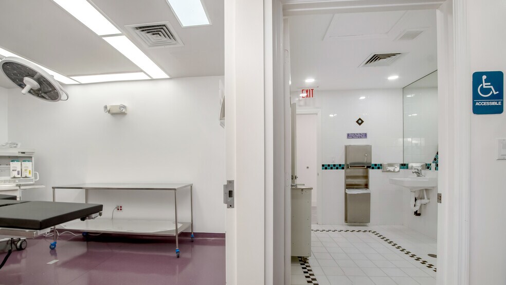 More Photos Of 7777 N University Dr, Tamarac Medical For Sale