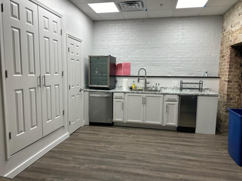 More Photos Of 510-512 Broad St, Rome Office For Sale
