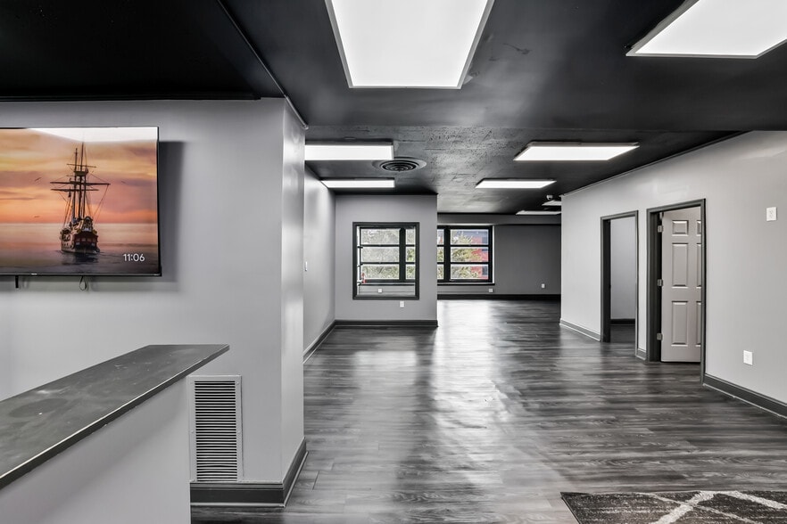 More Photos Of 401 8th St SE, Washington Storefront Retail Office For Lease