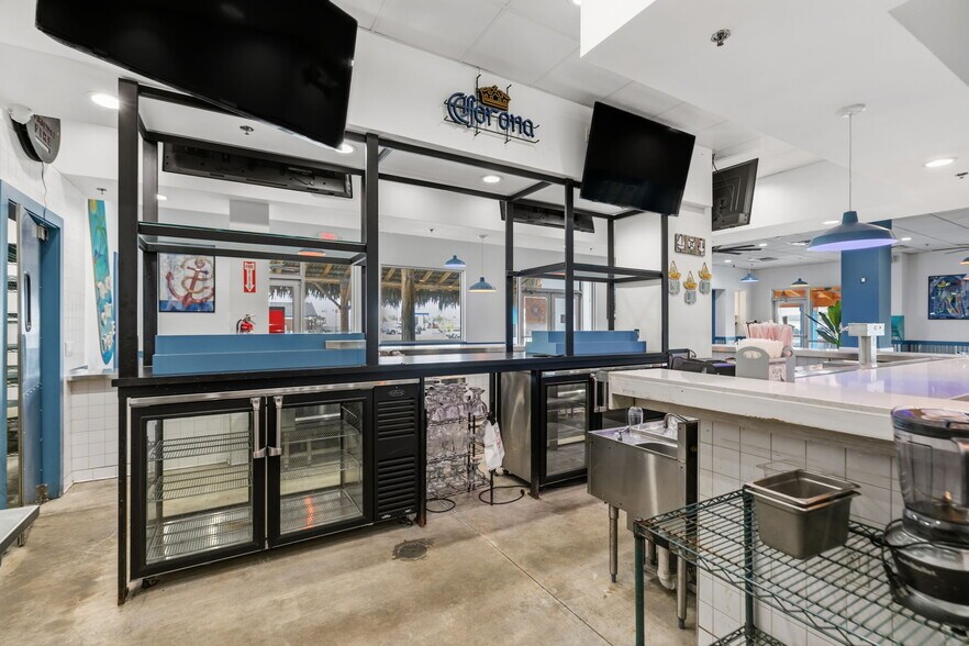 More Photos Of 3302 Shaver St, Pasadena Restaurant For Lease