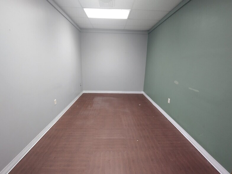 More Photos Of 1667 Crofton Ctr, Crofton Medical For Lease