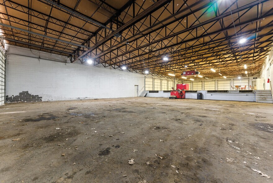 More Photos Of 15 Whipple St, Springfield Distribution For Sale