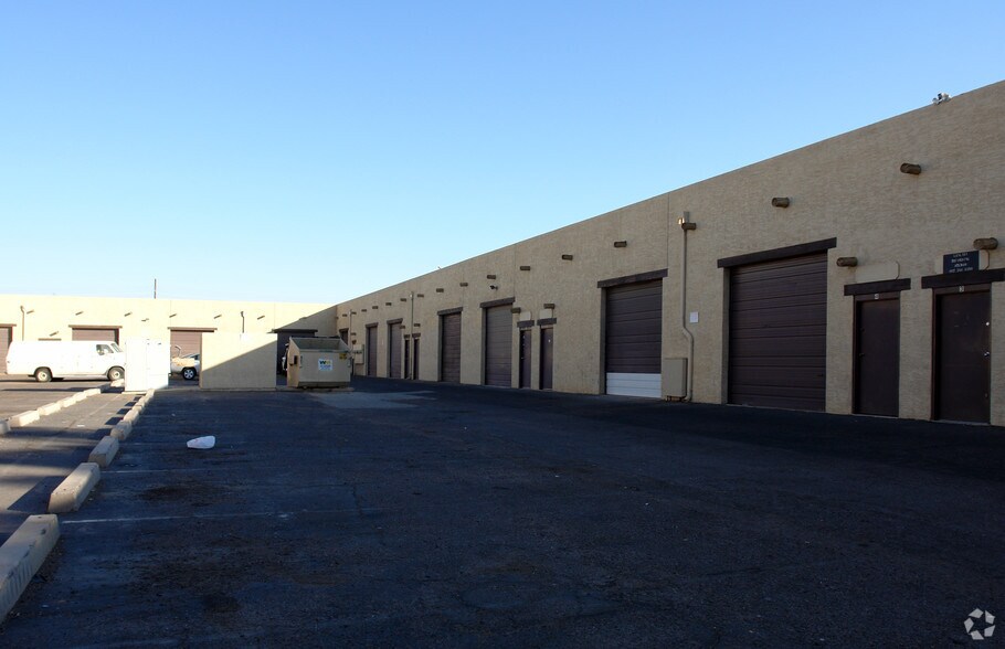 More Photos Of 2450 E Chambers St, Phoenix Warehouse For Lease