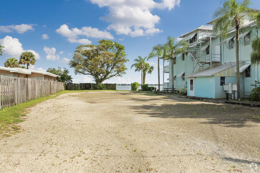 More Photos Of 15 SE Seminole St, Stuart Multifamily For Sale
