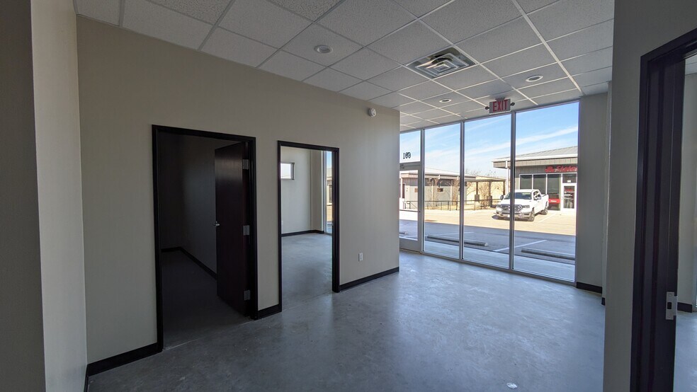 More Photos Of 706 Leander Dr, Leander Unknown For Lease