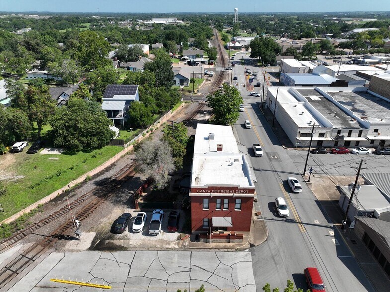 More Photos Of 214 S Austin St, Brenham Office Residential For Lease