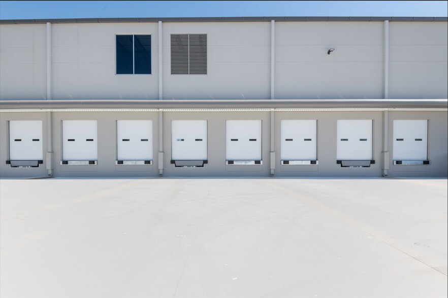 More Photos Of 2223 Thornton Rd, Douglasville Warehouse For Lease