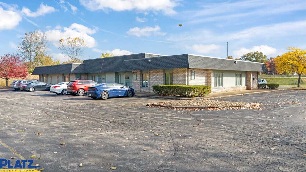 More Photos Of 5208 Mahoning Ave, Austintown Office For Lease