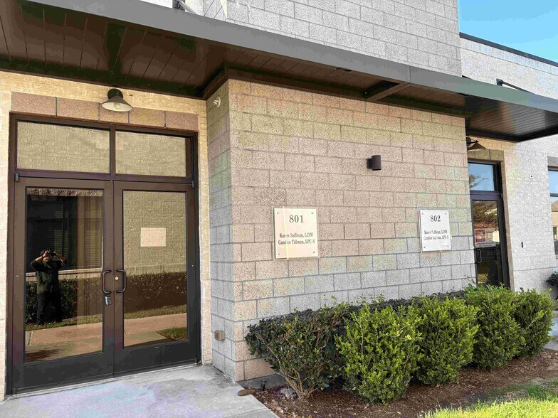 More Photos Of 12440 Emily Ct, Sugar Land Medical For Lease