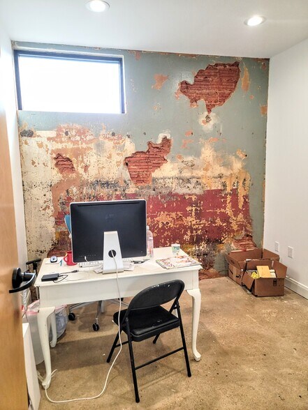 More Photos Of 1583 S 1st St, Abilene Light Distribution For Sale