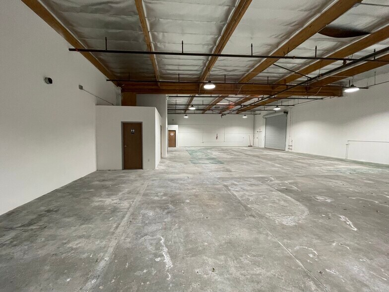 More Photos Of 20712 Civic Center Dr, Lake Forest Warehouse For Lease