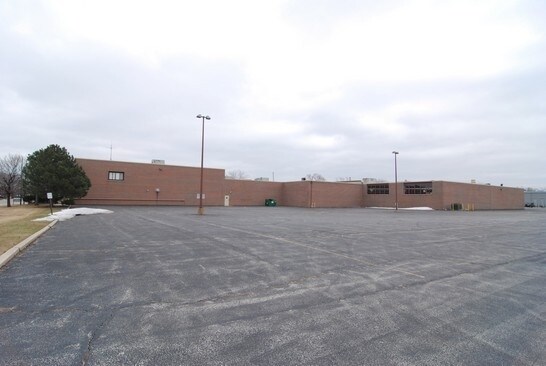 More Photos Of 3005 MacArthur Blvd, Northbrook Flex For Lease