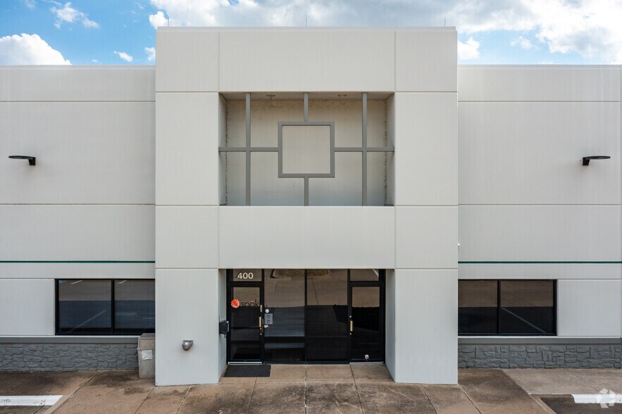 More Photos Of 3000 Technology Dr, Plano Distribution For Lease
