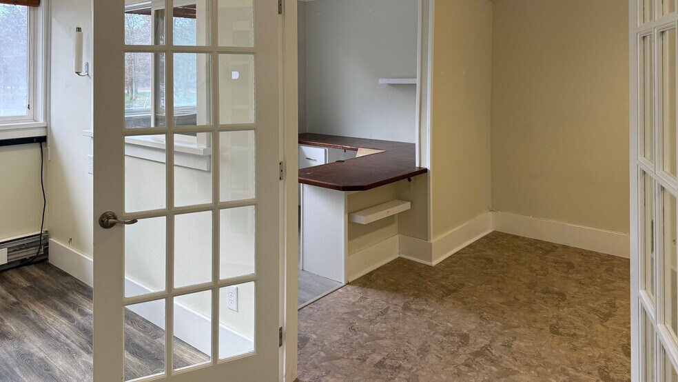 More Photos Of 376 Rt-130, Sandwich Flex For Lease
