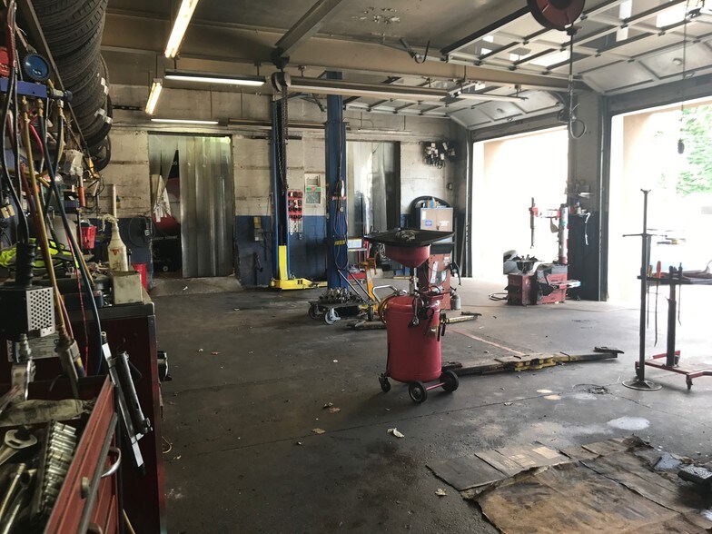 More Photos Of 228 S Chester Pike, Glenolden Auto Repair For Lease