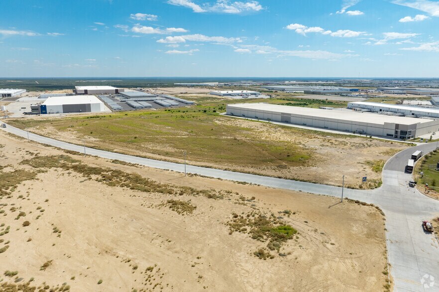 More Photos Of 15409 Fatima Dr, Laredo Industrial For Lease