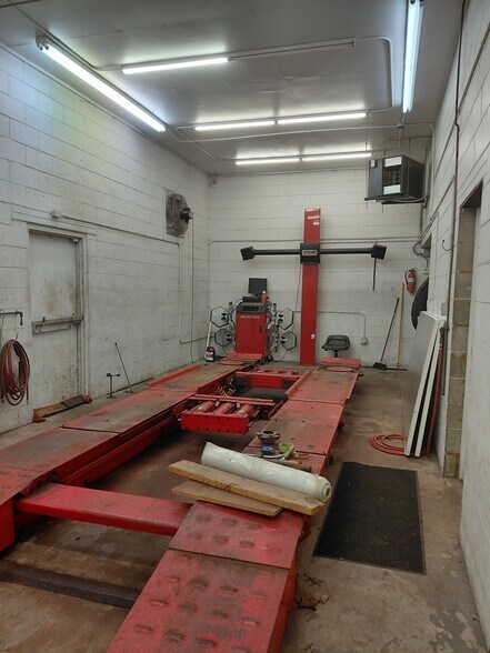 More Photos Of 2011 Woodson Rd, Saint Louis Auto Repair For Sale
