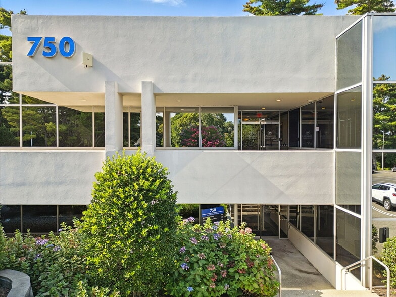 More Photos Of 700 Veterans Memorial Hwy, Hauppauge Unknown For Lease