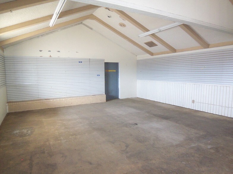More Photos Of 2120 N 14th St, Ponca City Freestanding For Lease